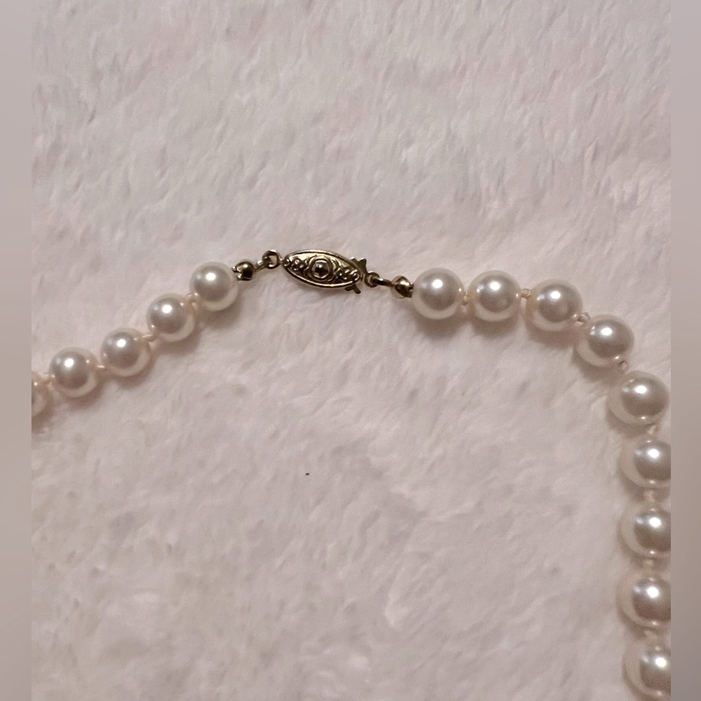 Large Vintage 8mm Simulated Glass Pearls - Picture 6 of 6